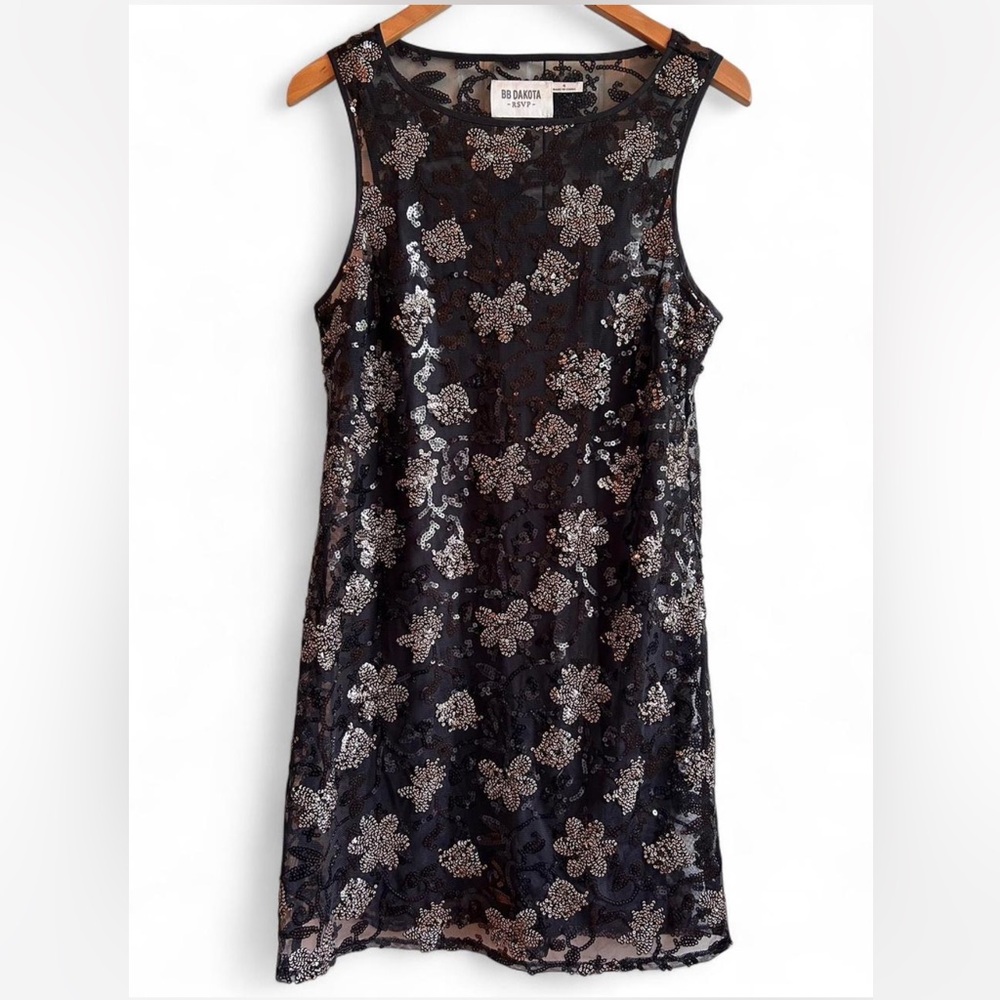 🖤 On-Trend FW2026🖤
BB Dakota -Black and Gold Floral Sequin Dress